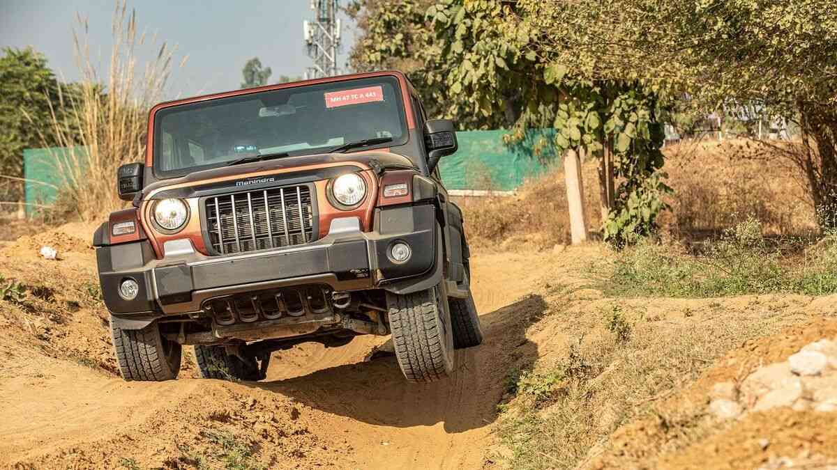 How does the Mahindra Thar 4×4 work? - Spinny Blog Driving In 4 Wheel Drive On Dry Pavement
