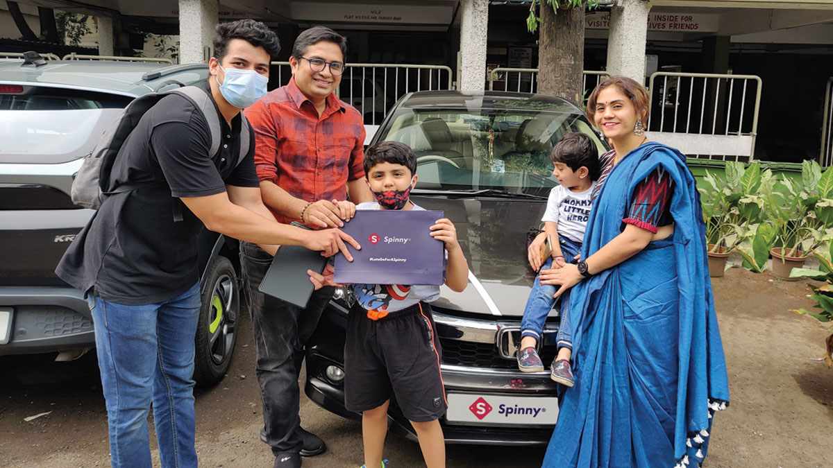 Lavina Pursnani Gupte with family and Spinny Assured car