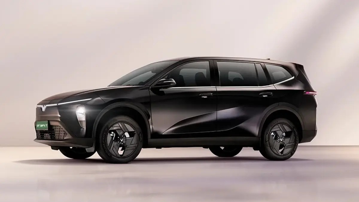 VinFast VF MPV 7 Side View