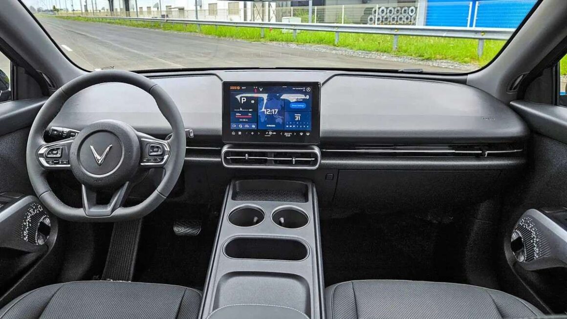 VinFast VF MPV 7 interior