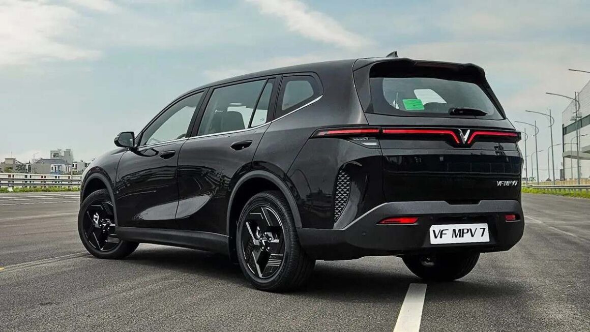 VinFast VF MPV 7 rear