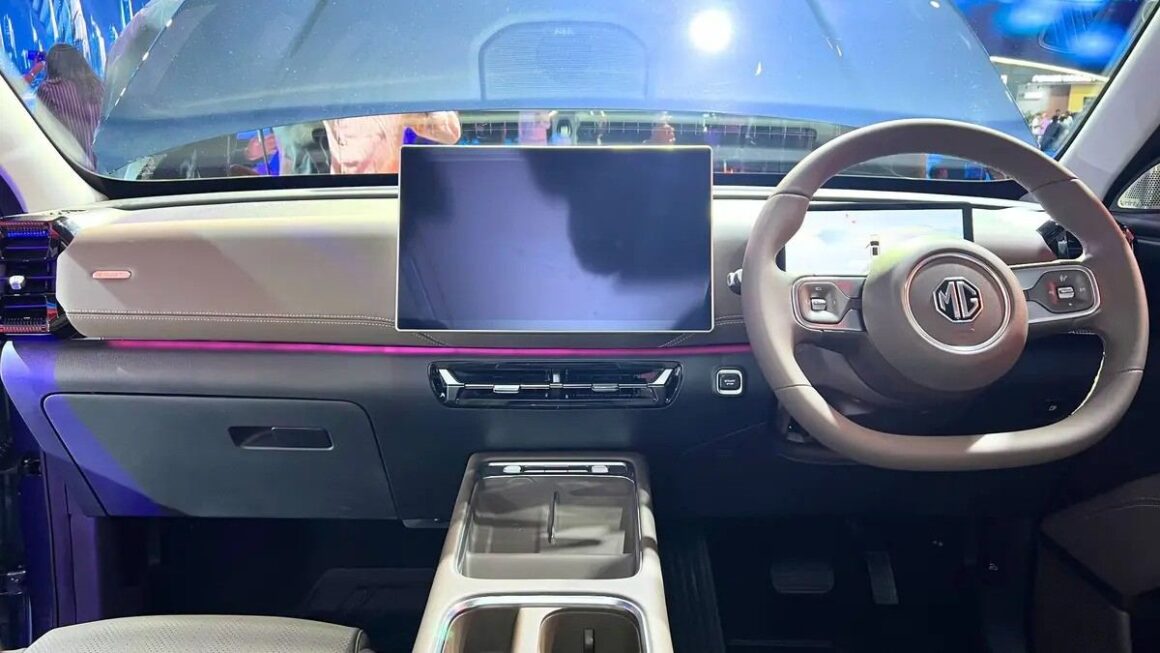 MG Hector Tomahawk PHEV interior