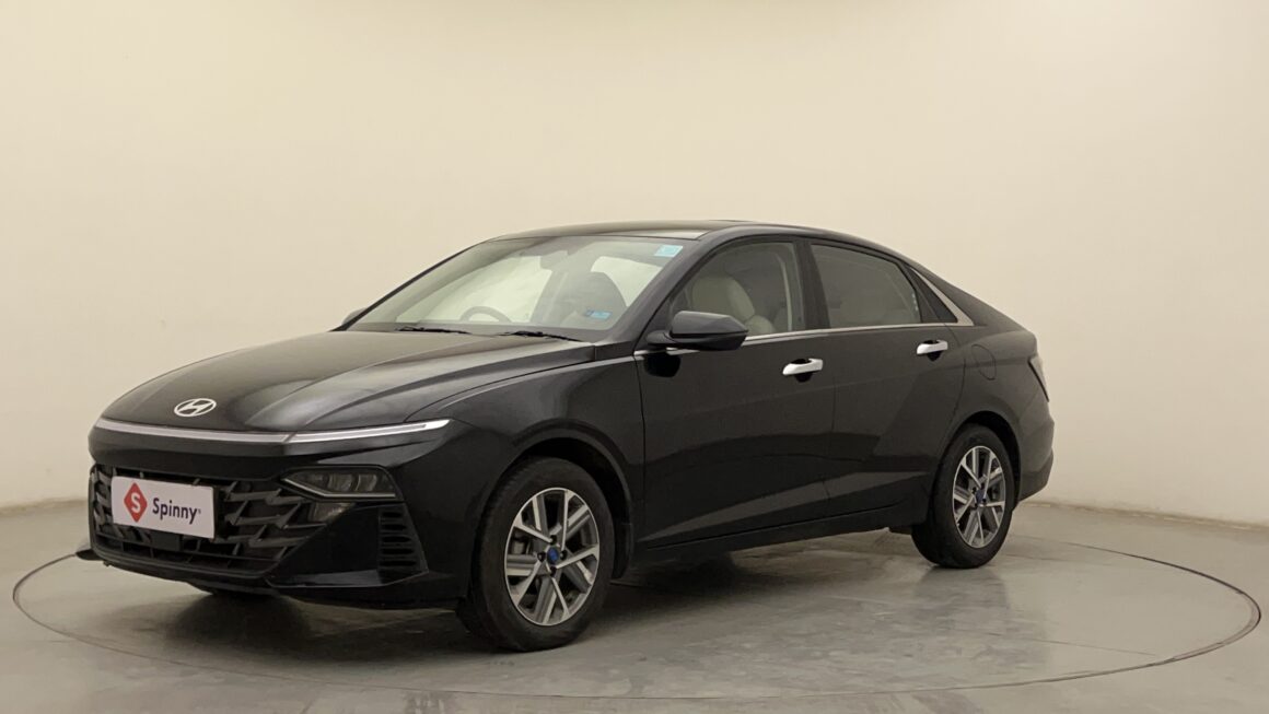 Hyundai Verna Images