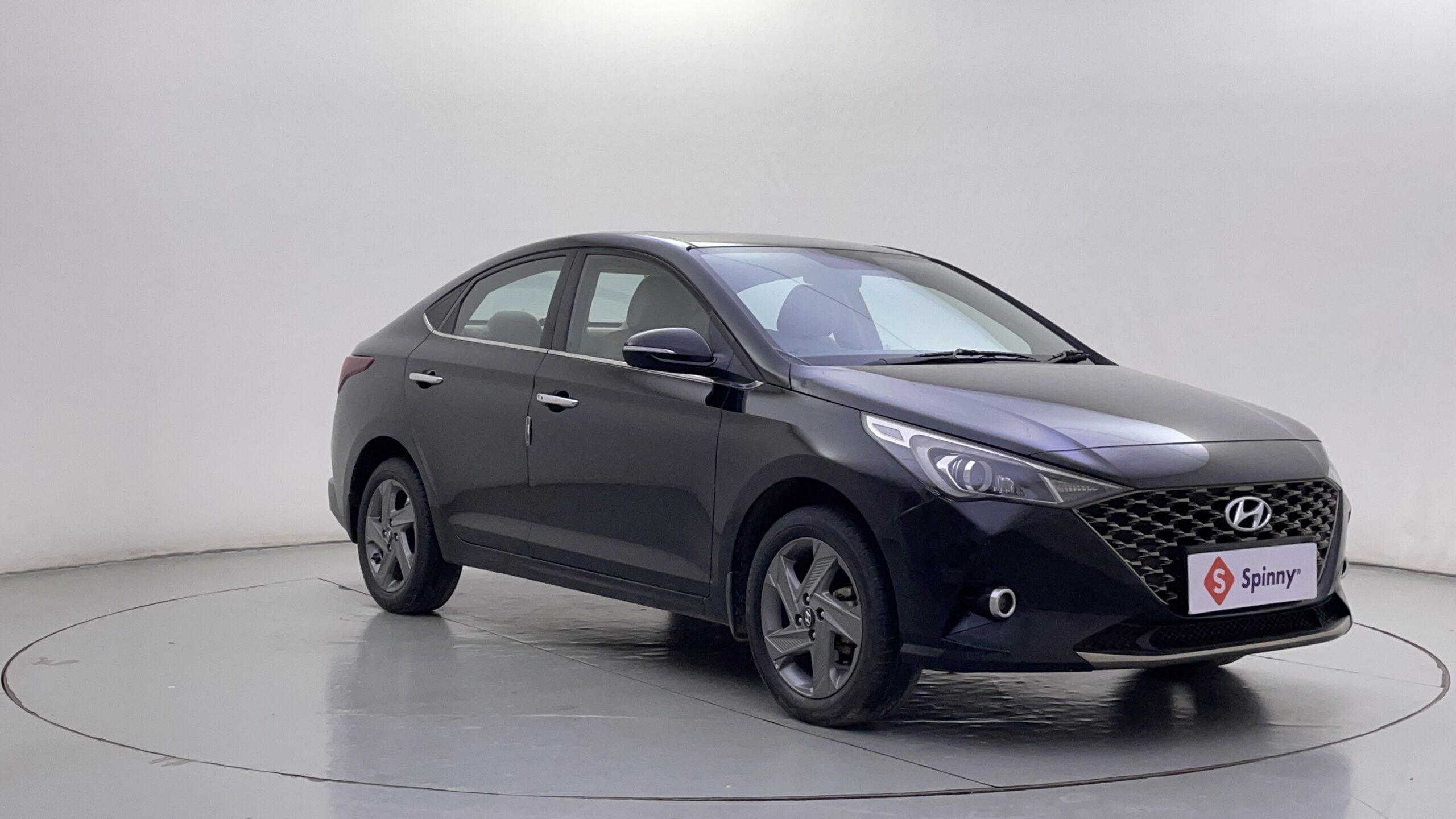 Hyundai Verna exterior images