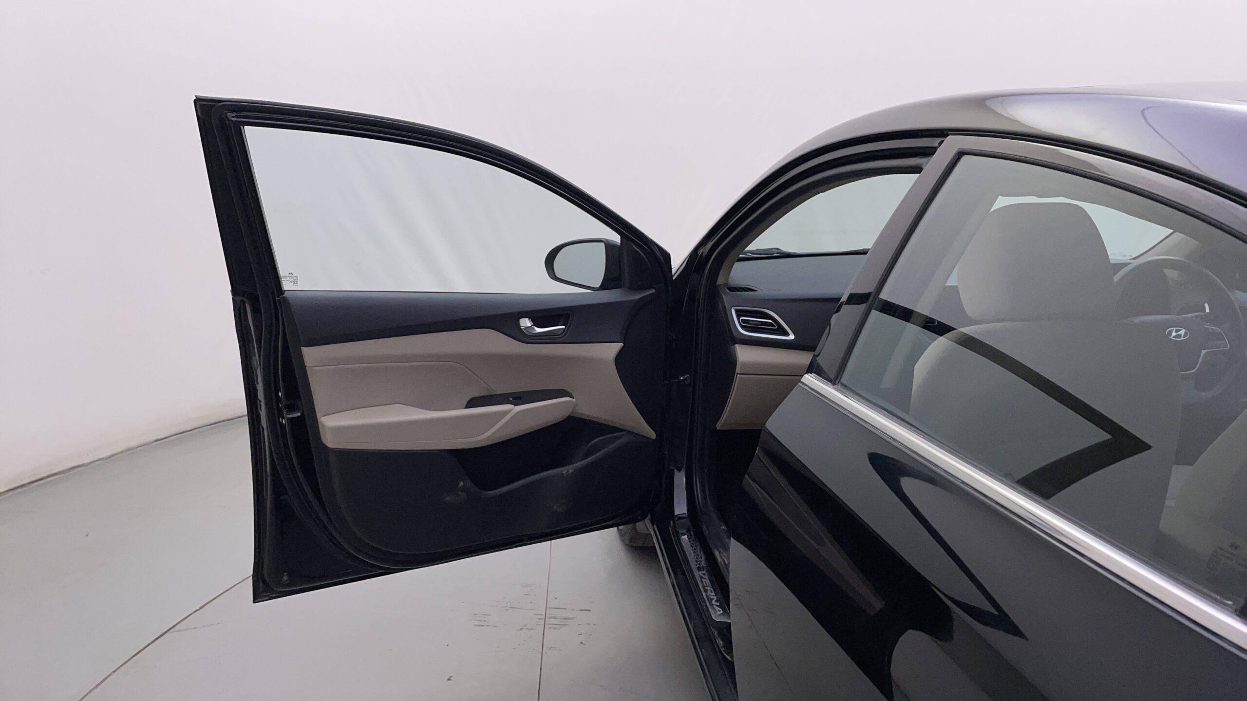Hyundai Verna images