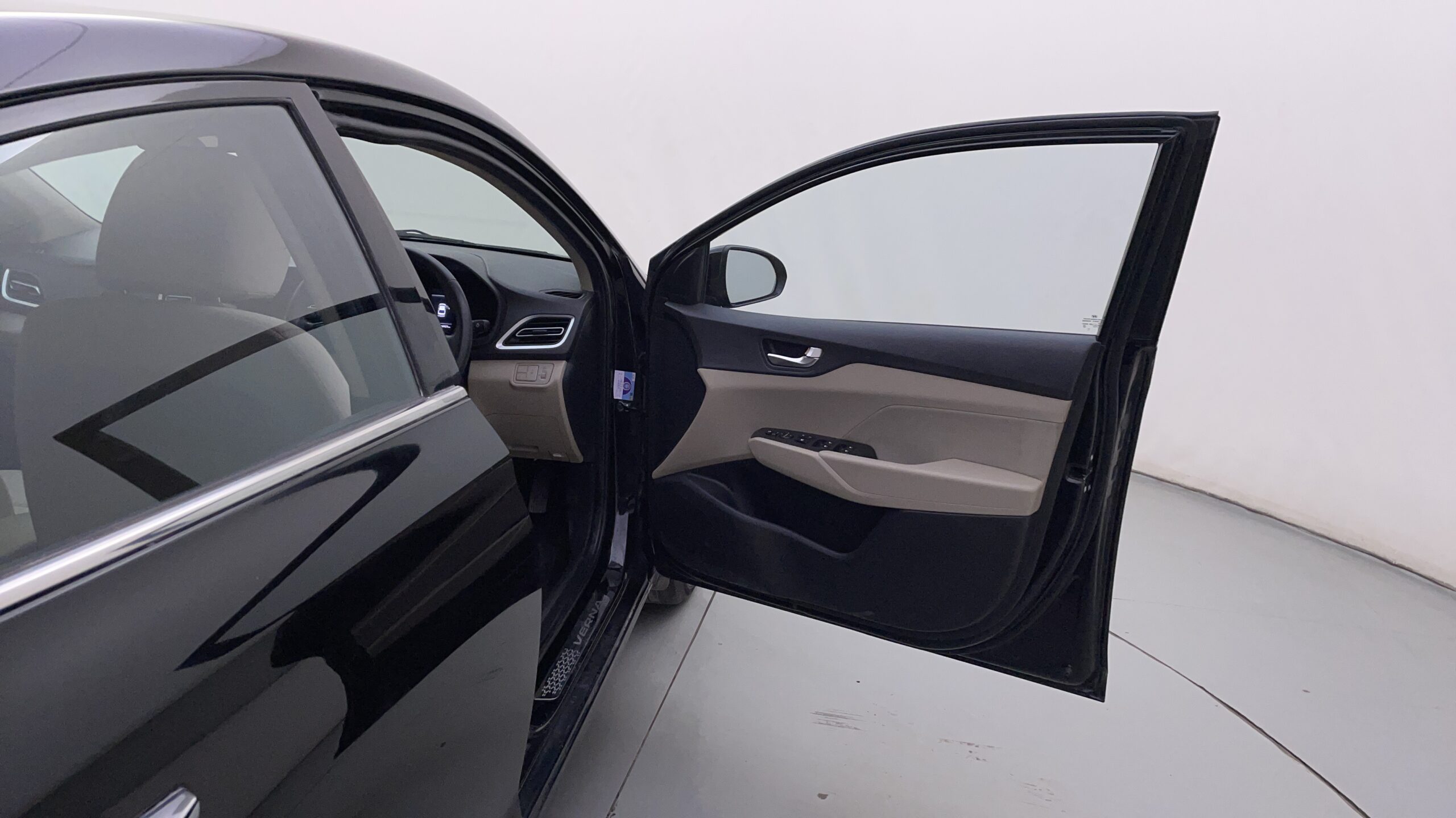 Hyundai Verna images
