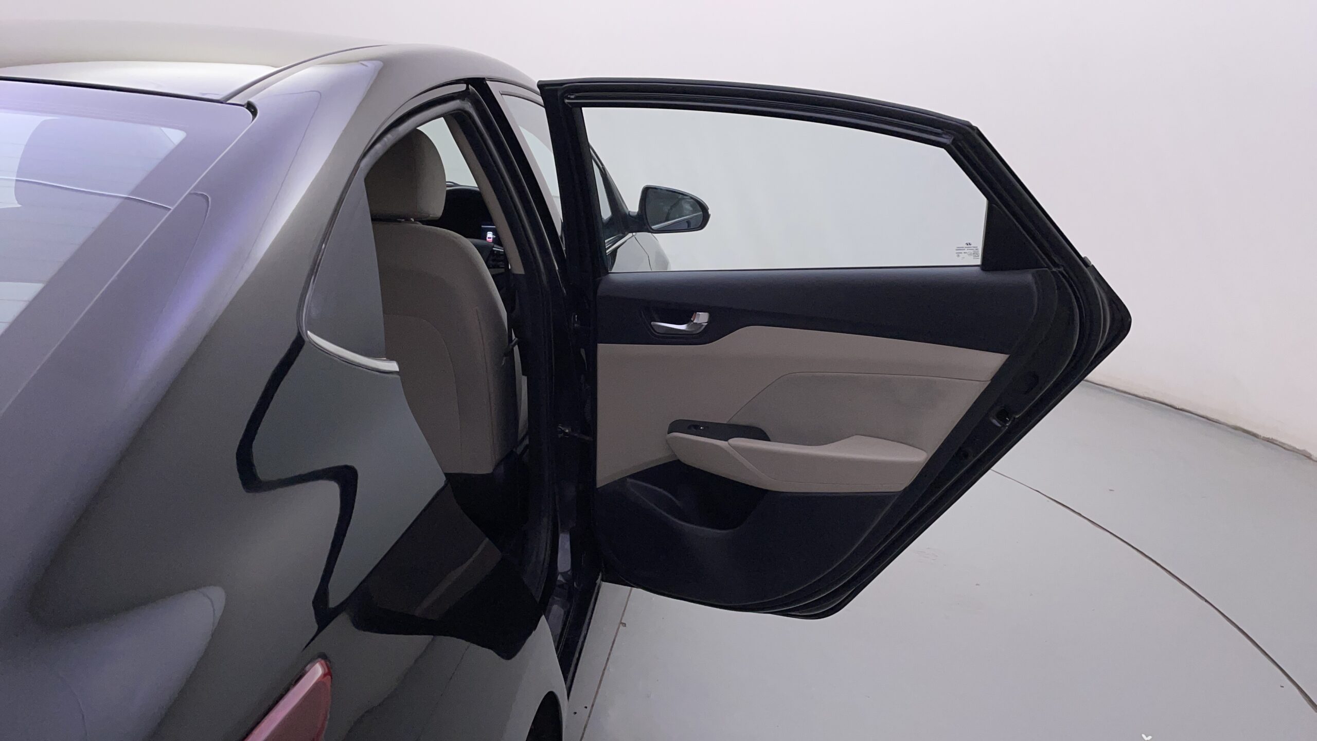 Hyundai Verna images