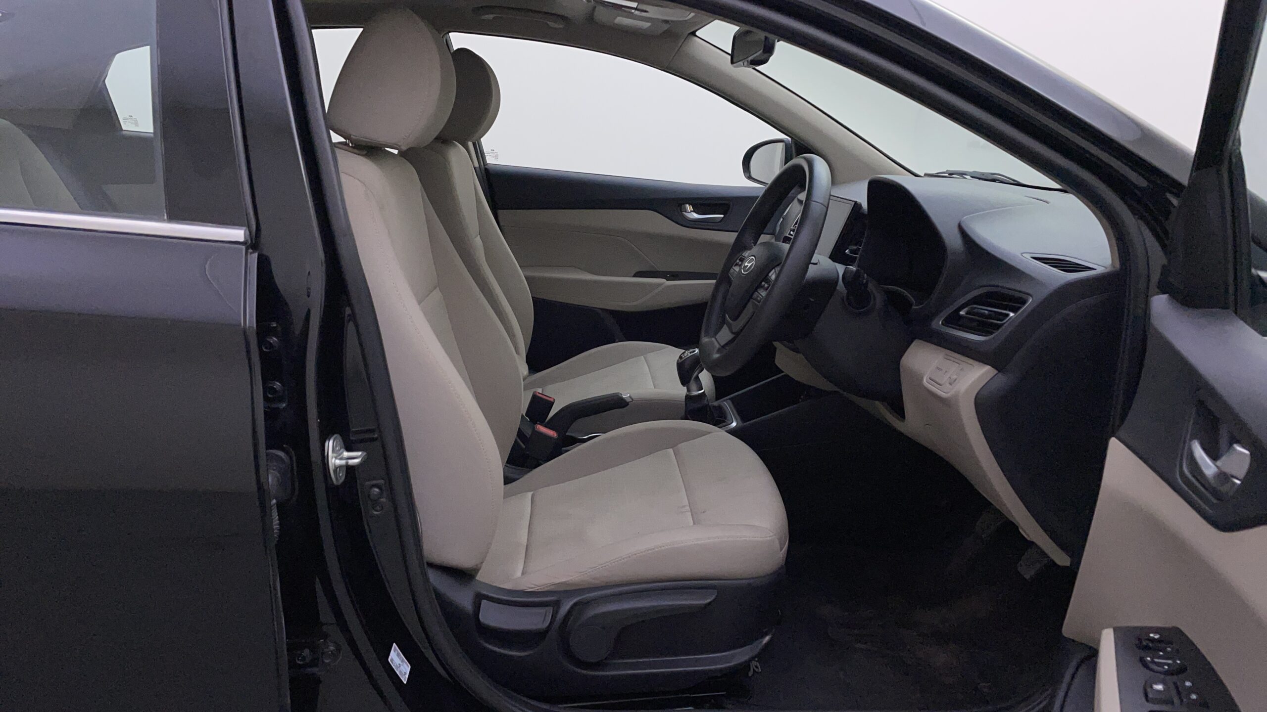 Hyundai Verna images