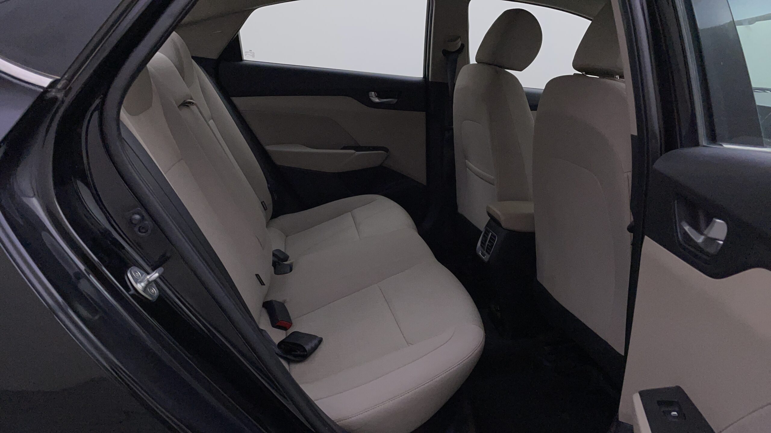 Hyundai Verna images