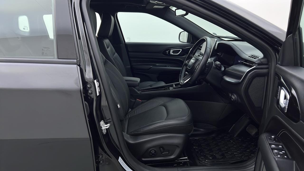 Jeep Compass Interior Images
