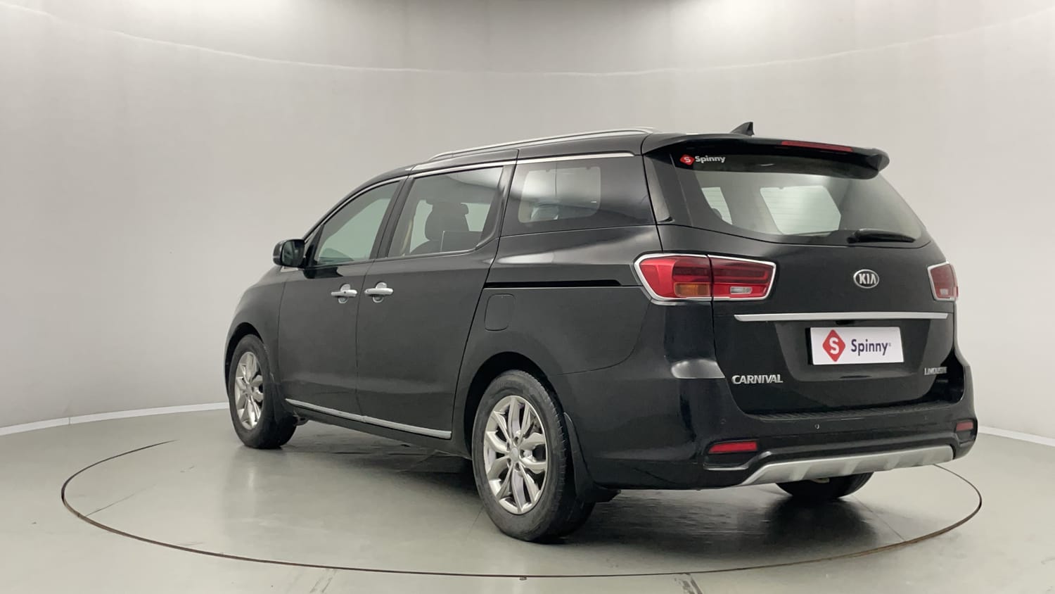 Kia Carnival Exterior Images