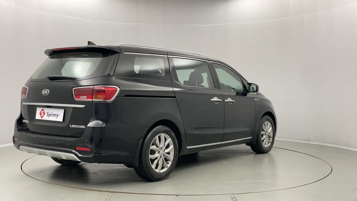 Kia Carnival Exterior Images