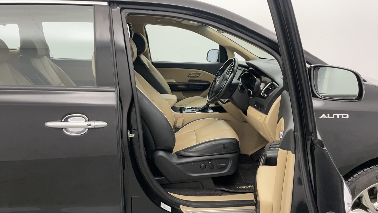 Kia Carnival Interior Images