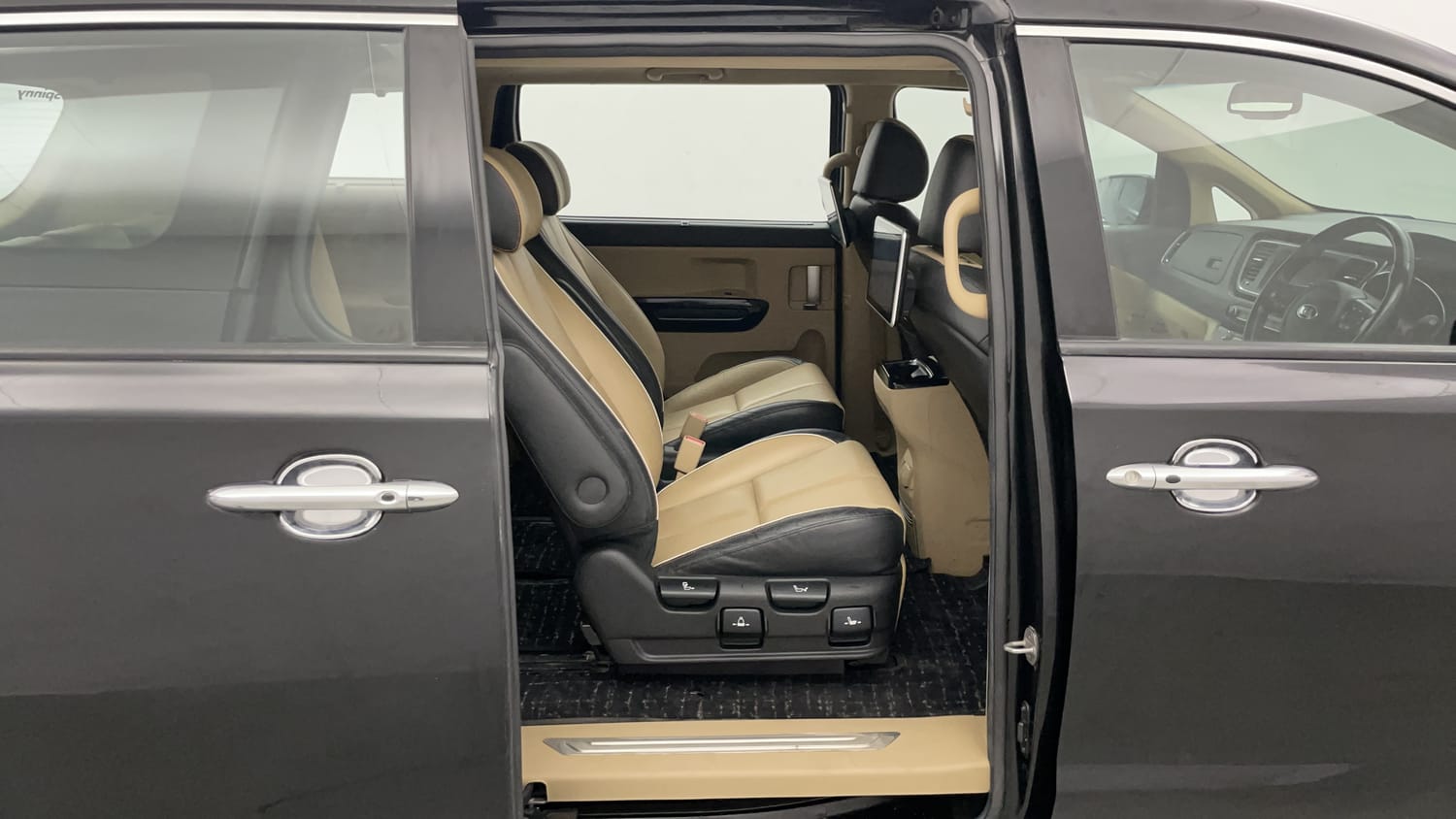 Kia Carnival Interior Images