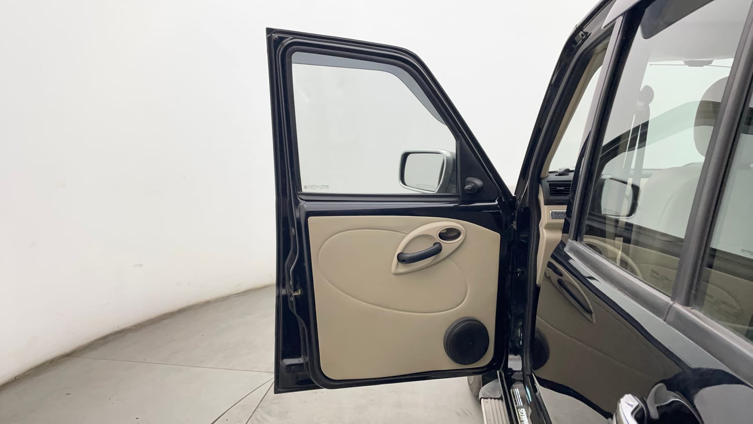 New_Mahindra_Scorpio_Classic_interior_LEFT_FRONT_D