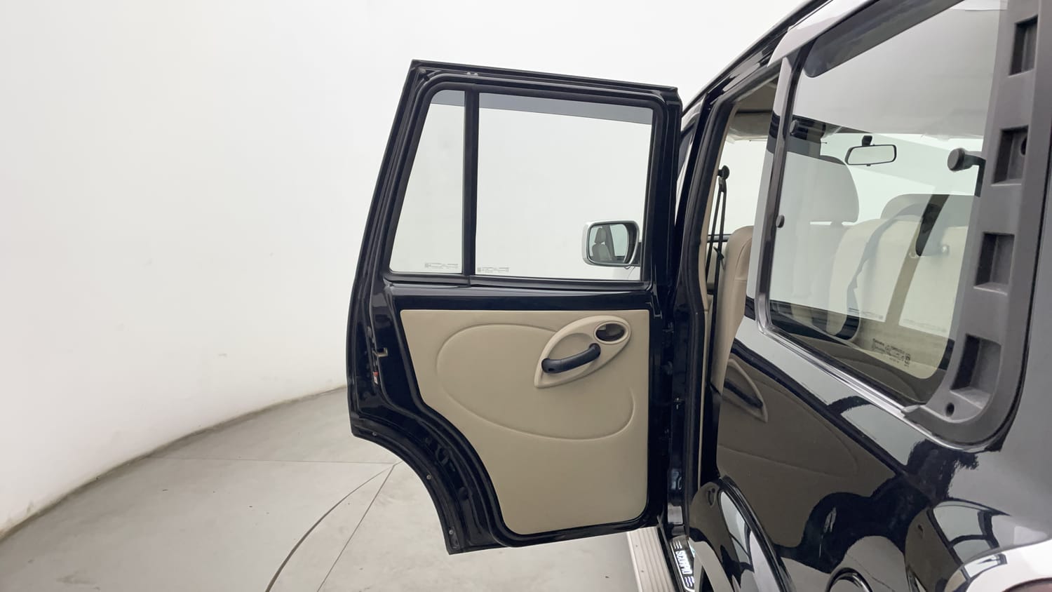 New_Mahindra_Scorpio_Classic_interior_LEFT_REAR_DO