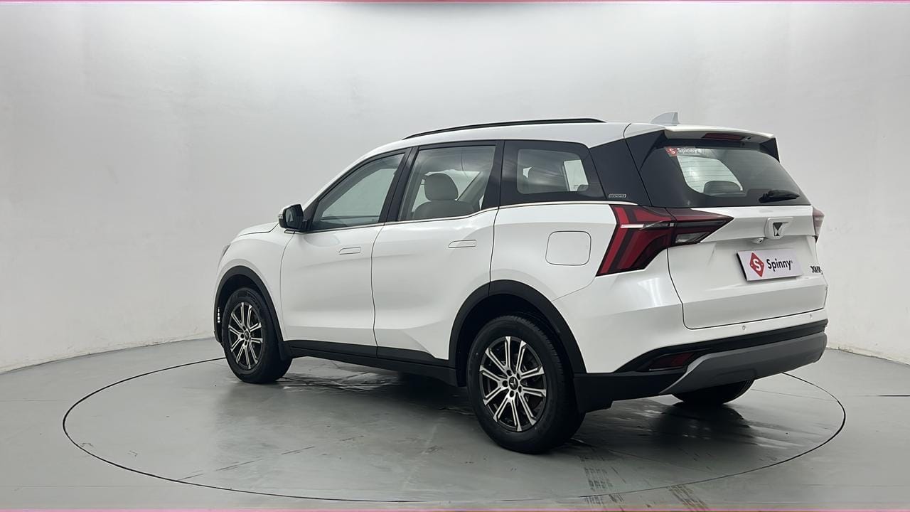 Mahindra XUV700 Exterior Images
