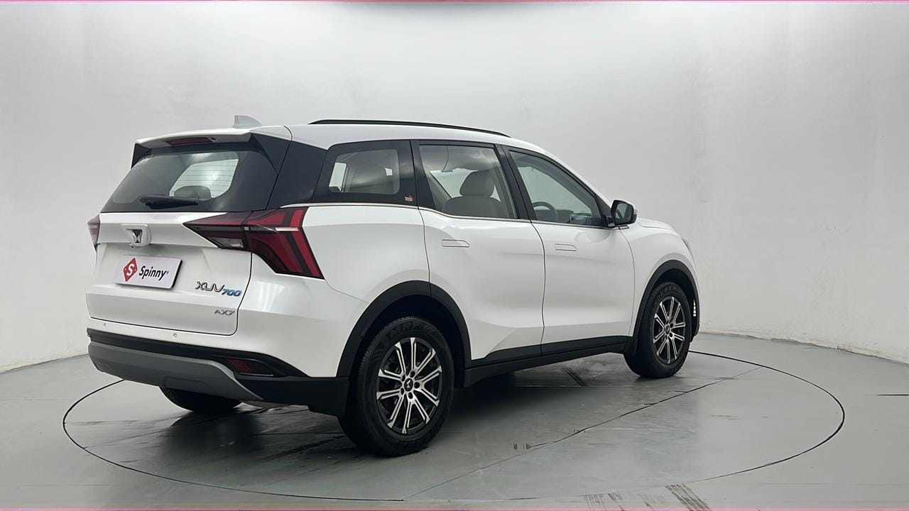 Mahindra XUV700 Exterior Images