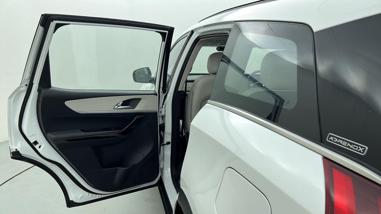 Mahindra XUV700 Interior Images