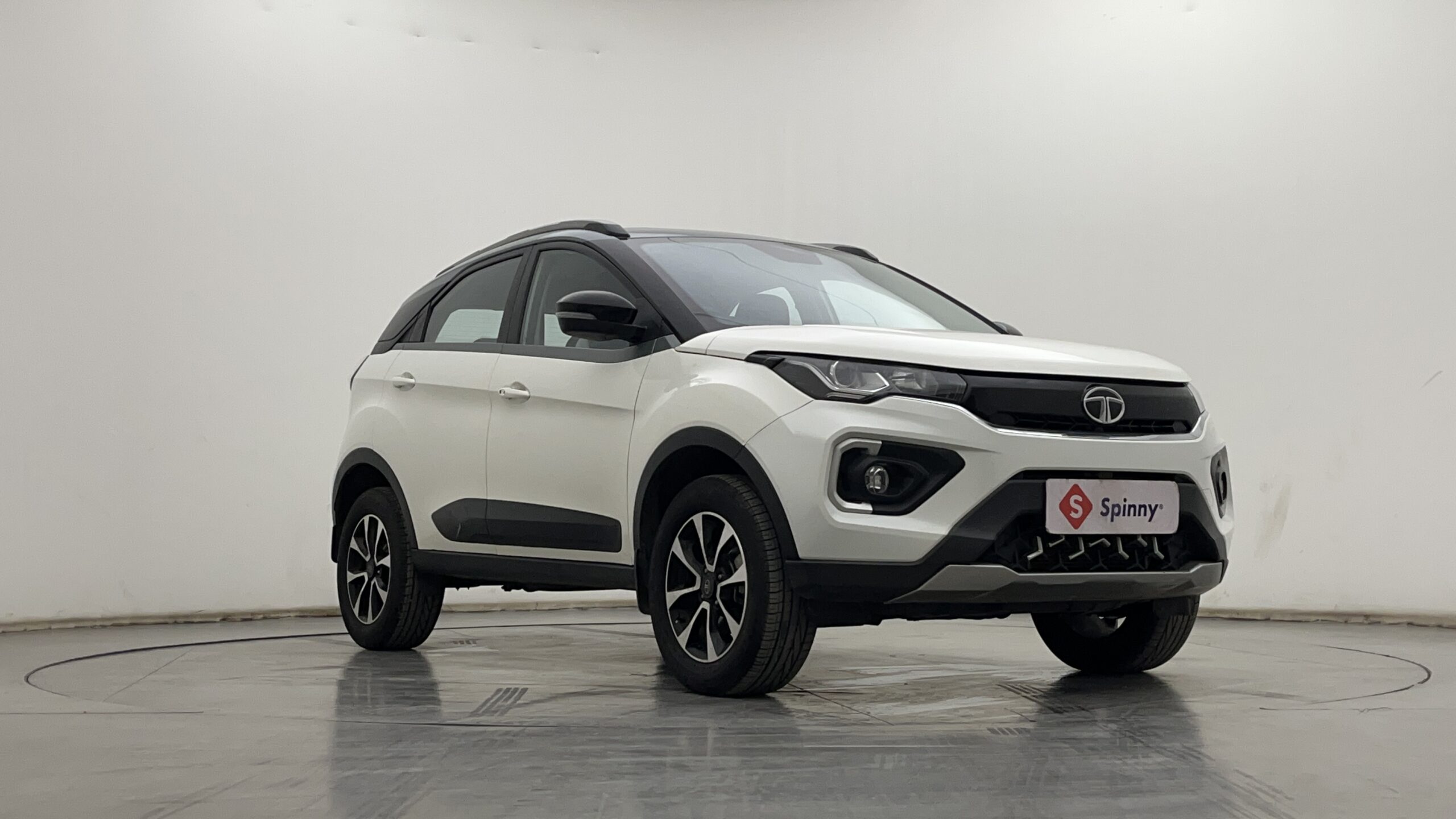 New_Tata_Nexon_exterior_RIGHT_FRONT_CORNER_VIEW
