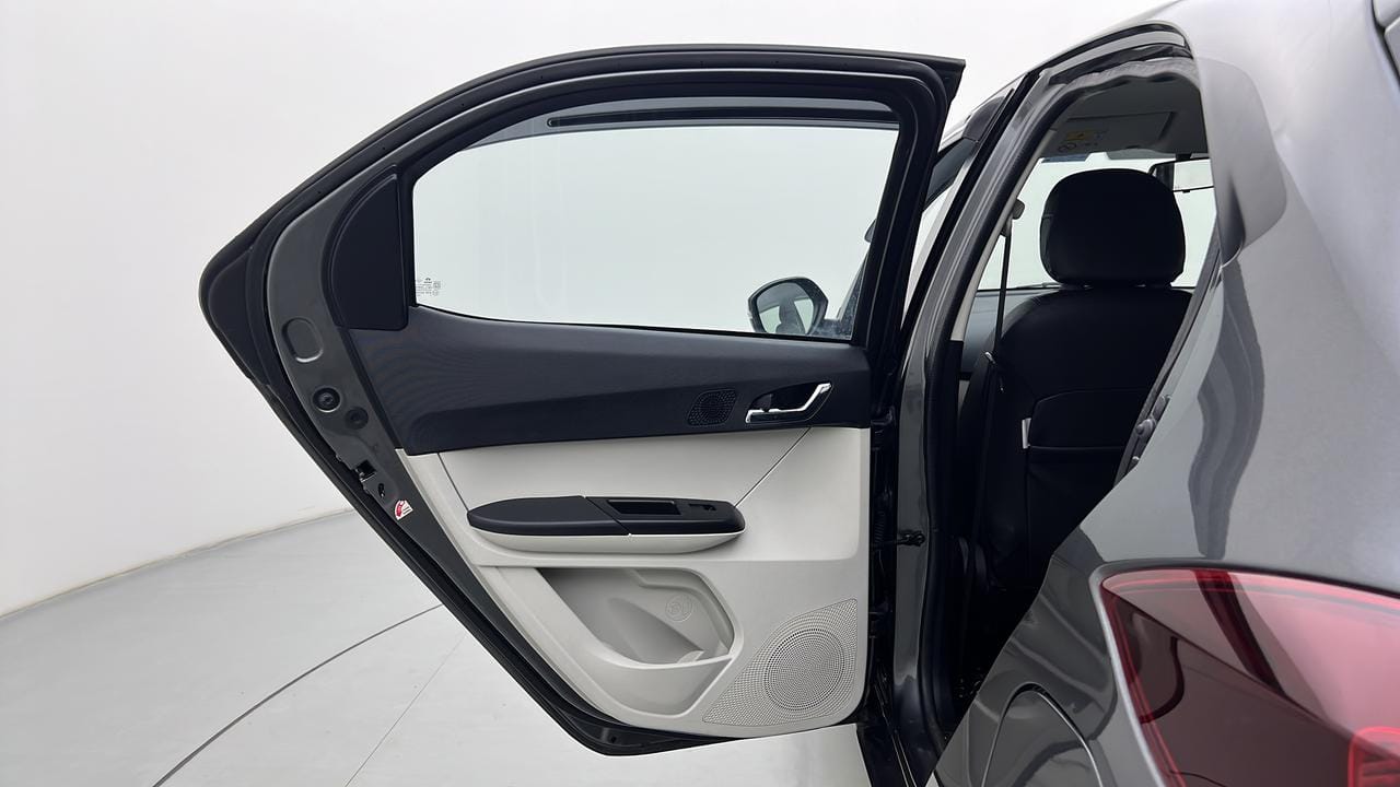 Tata Safari Interior Images