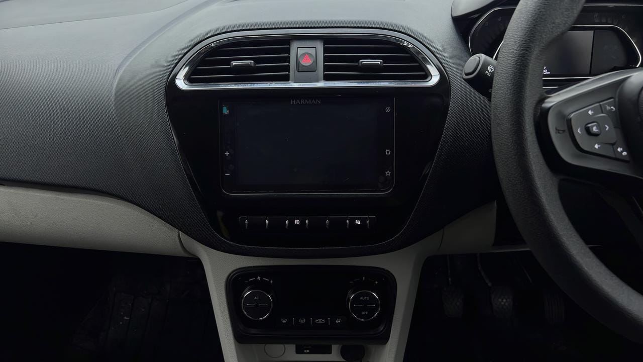 Tata Safari Interior Images