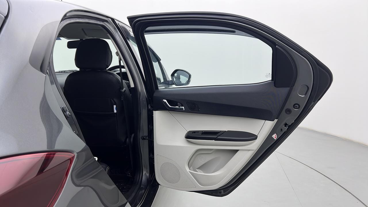 Tata Safari Interior Images