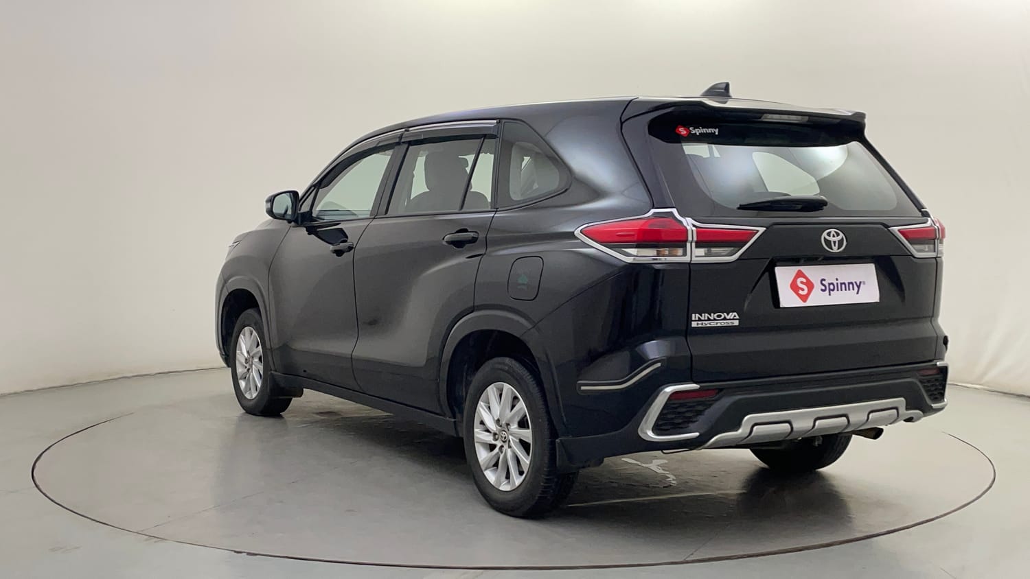 Toyota Innova Hycross Images
