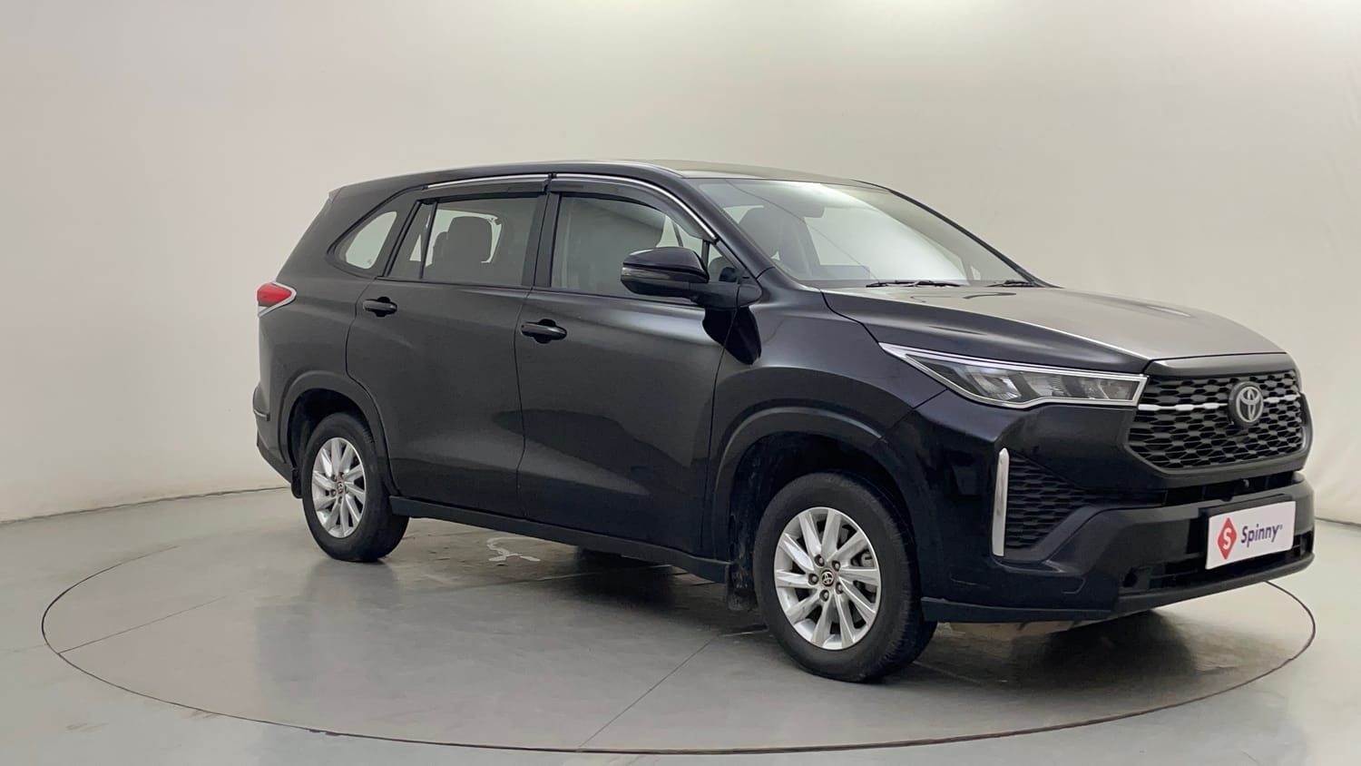 Toyota Innova Hycross Exterior Images