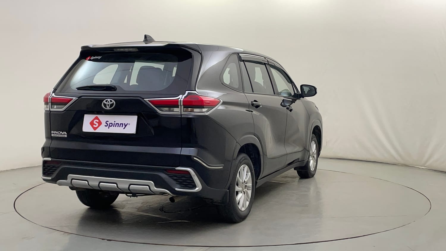 Toyota Innova Hycross Exterior Images