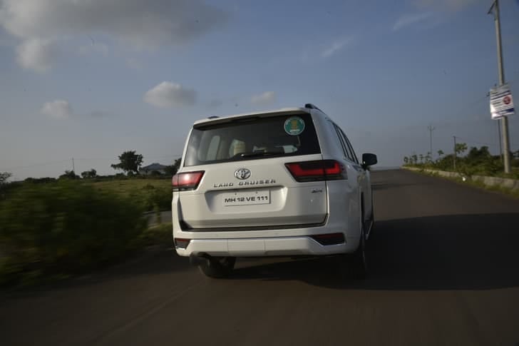 Toyota Land Cruiser Exterior Images