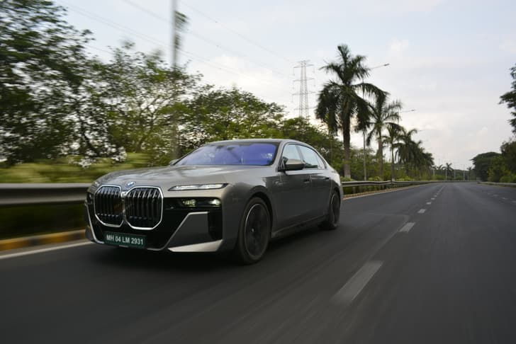 BMW i7