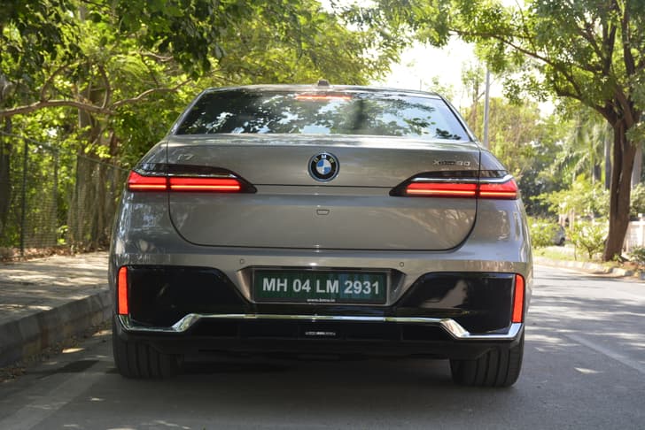 bmw i7 rear