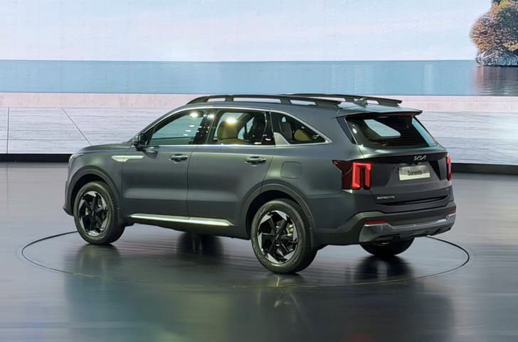 Kia Sorento Rear Quarter