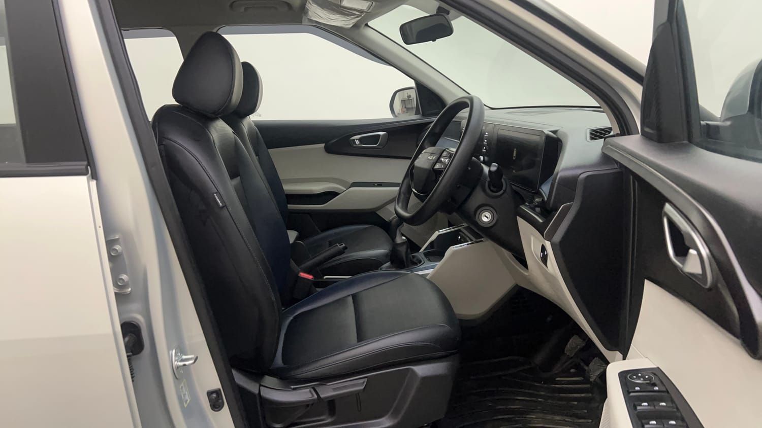 Kia Carens Clavis Interior Images