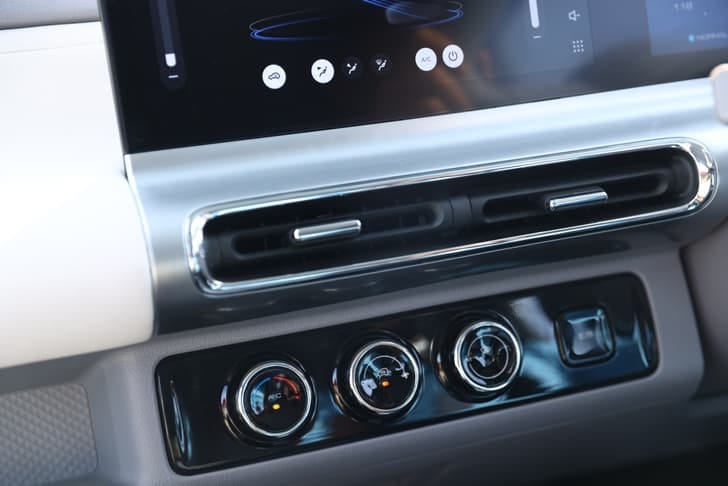mg comet ev interior