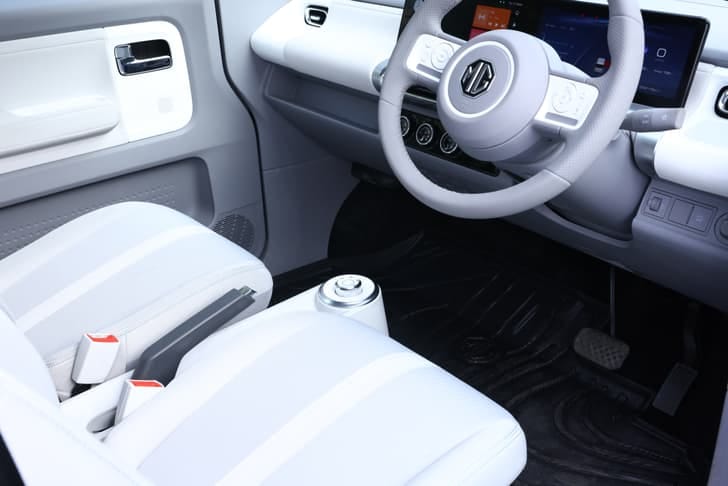 mg comet ev interior