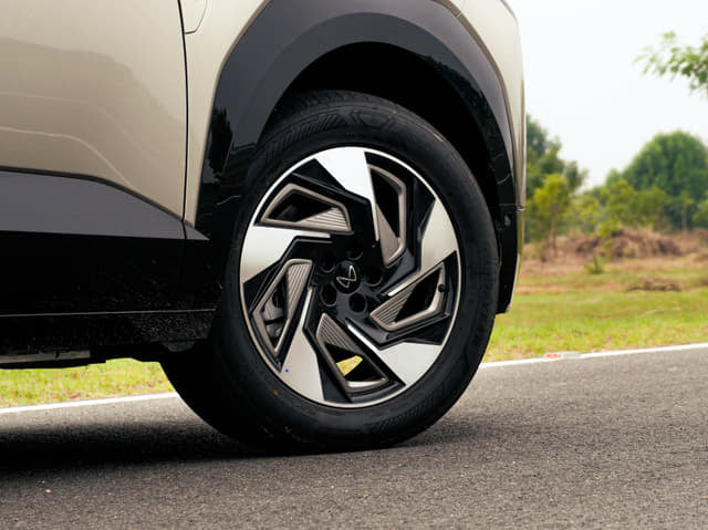 Mahindra XEV 9e Exterior Images