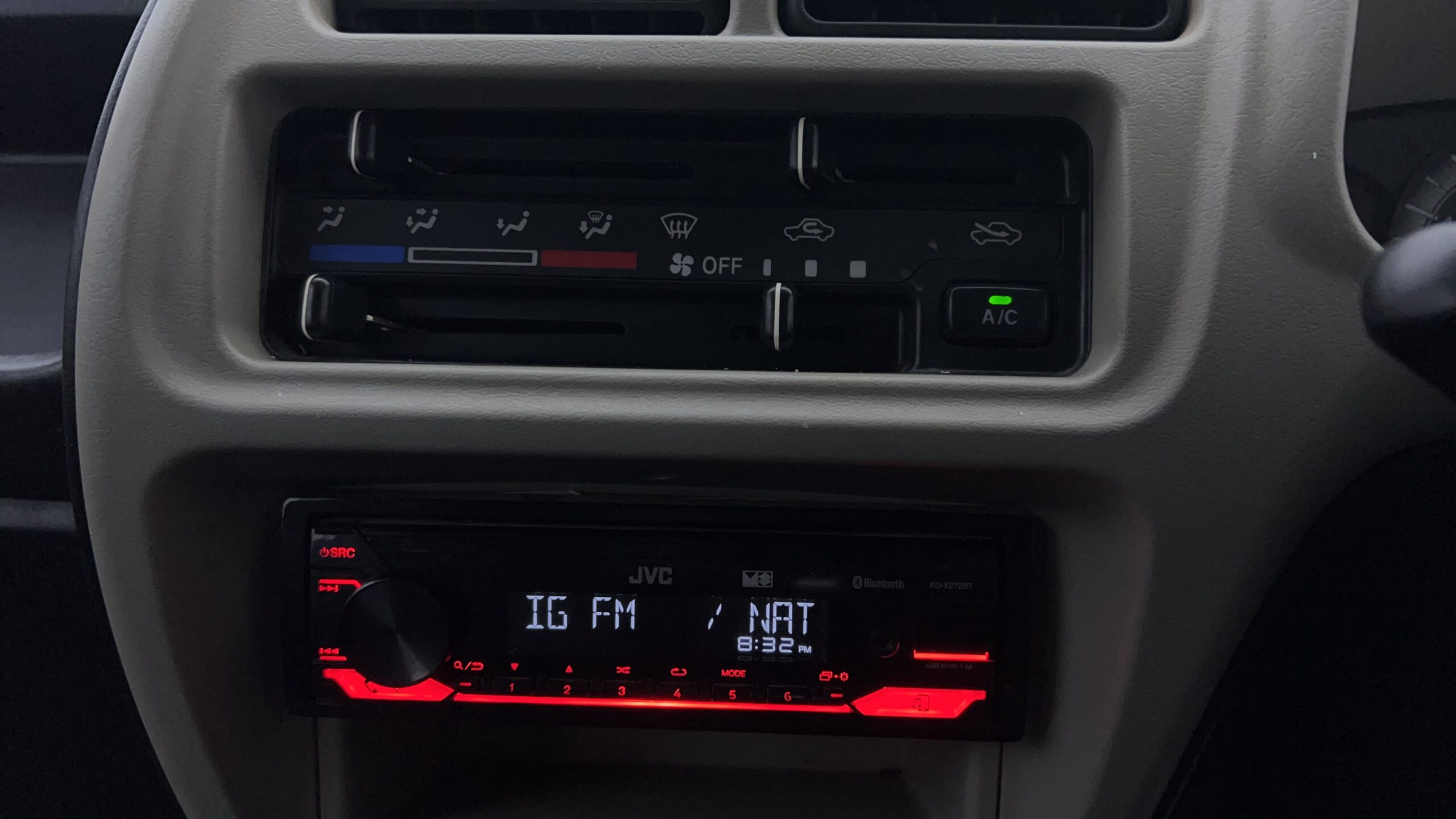New_Maruti_Suzuki_Eeco_interior_MUSIC_SYSTEM_AC_CO