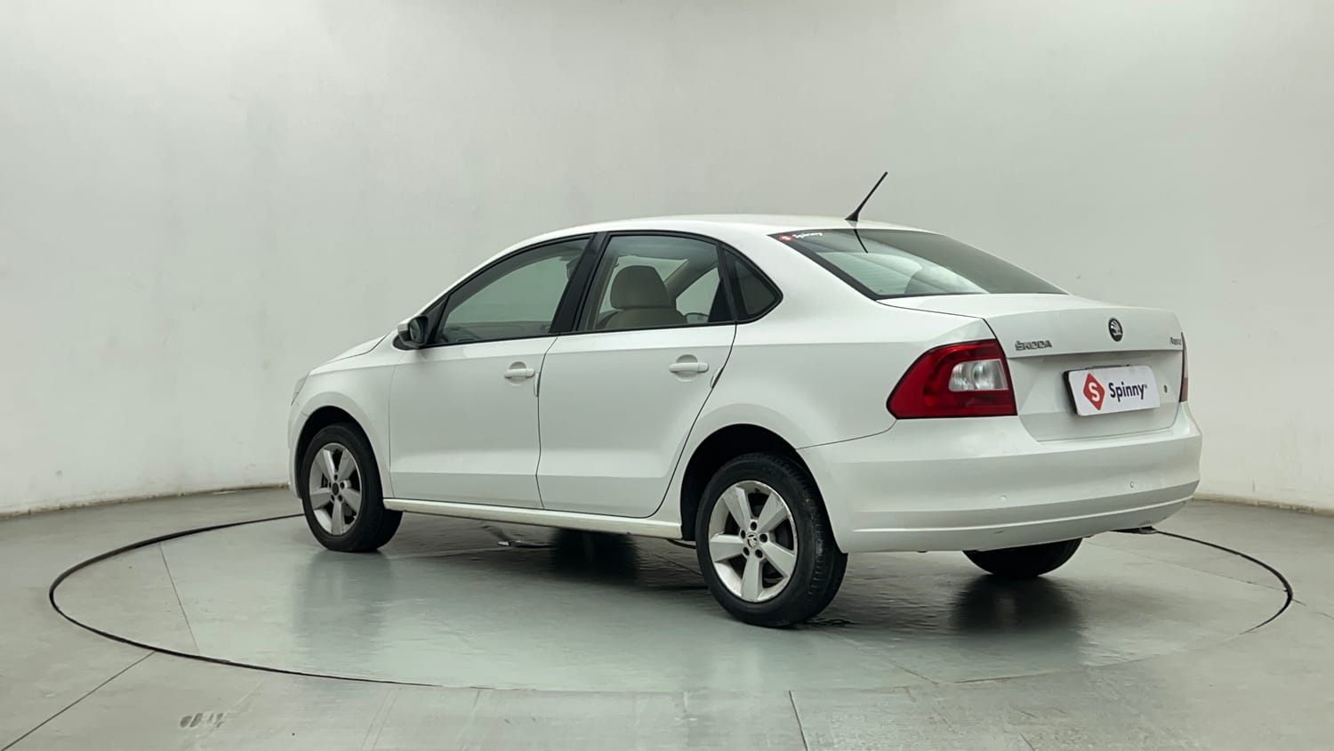Skoda Rapid Exterior Images