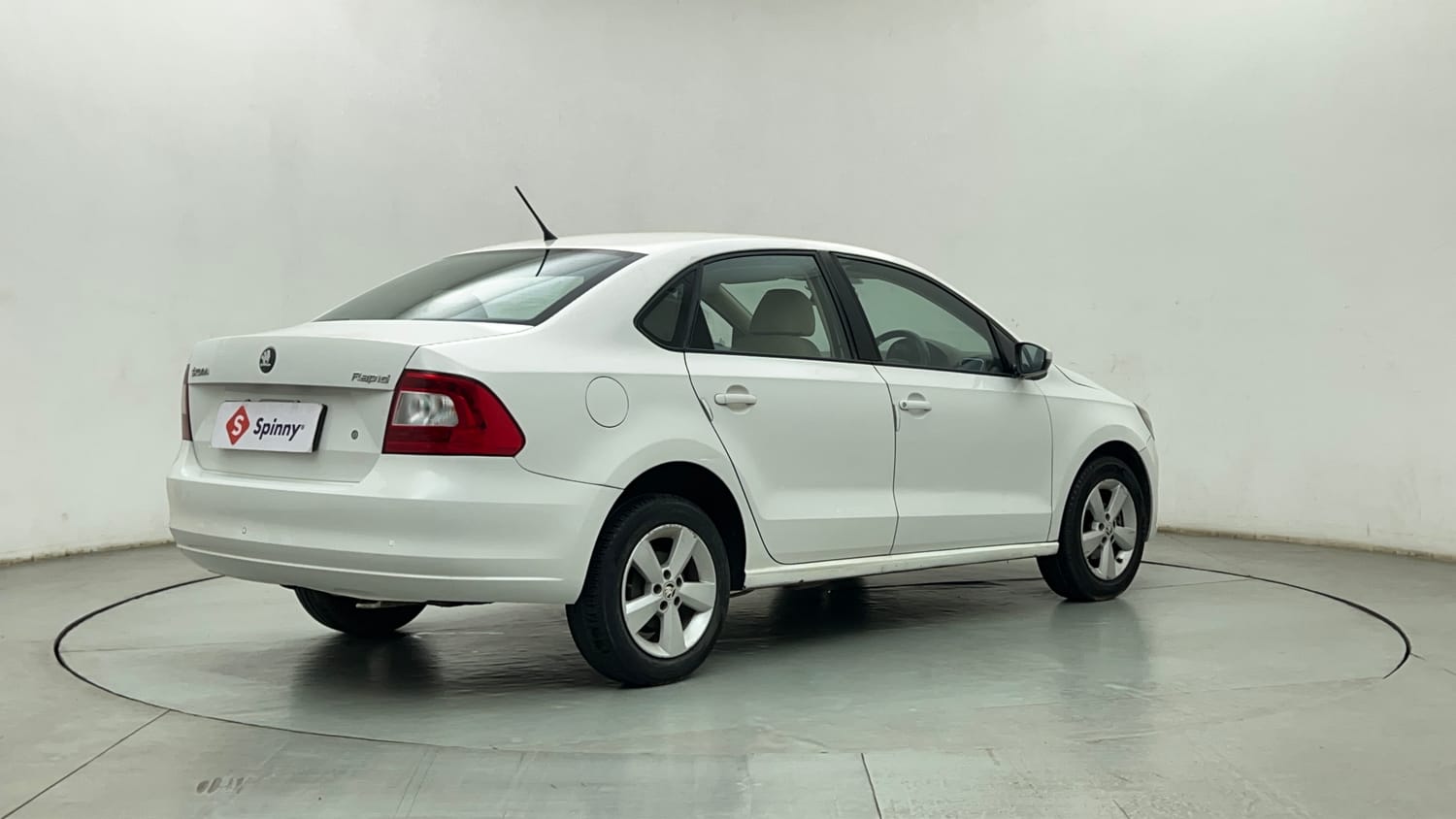 Skoda Rapid Exterior Images
