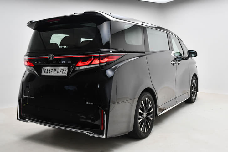 Toyota Vellfire Exterior Images