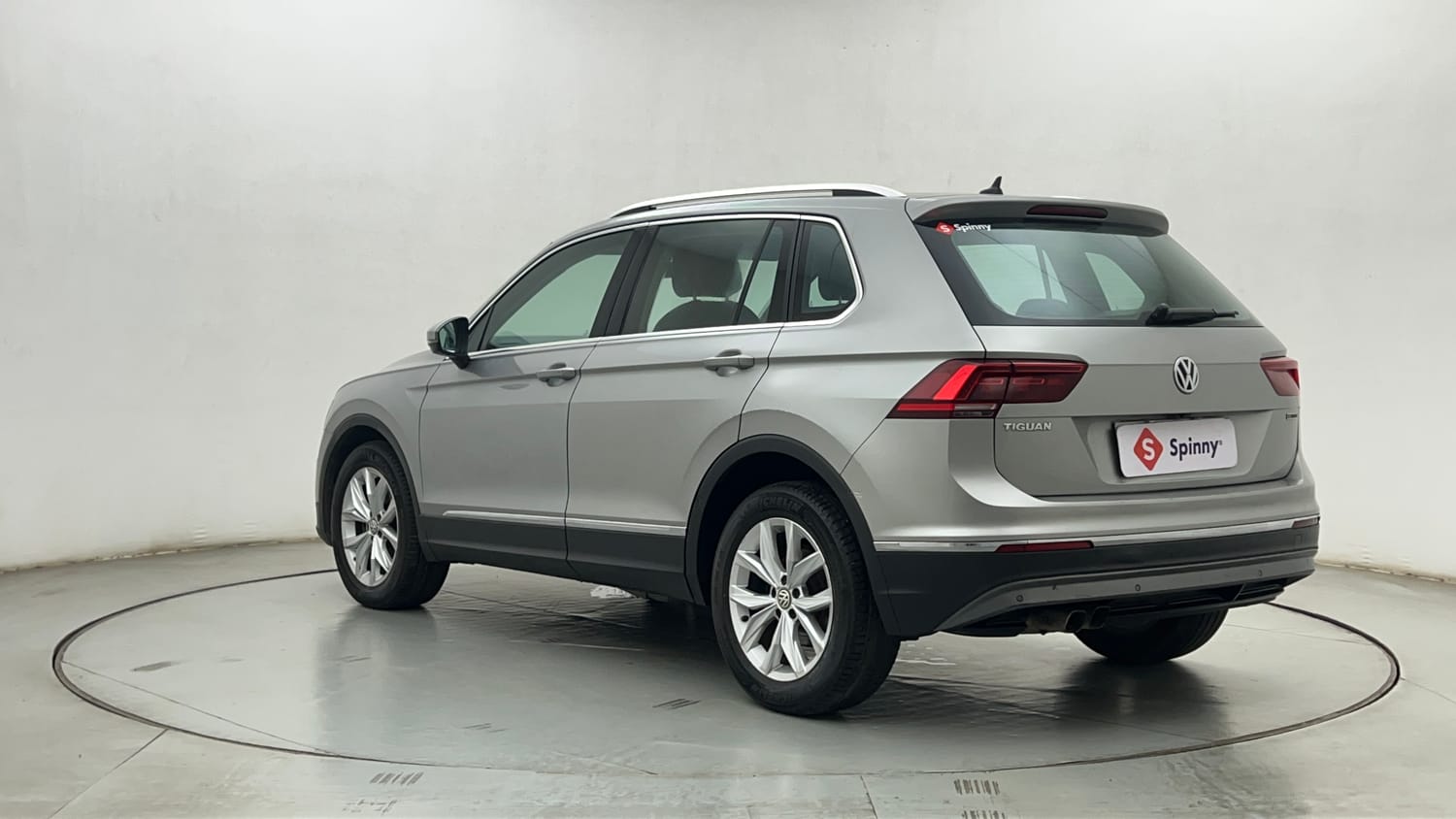 Volkswagen Tiguan Exterior Images