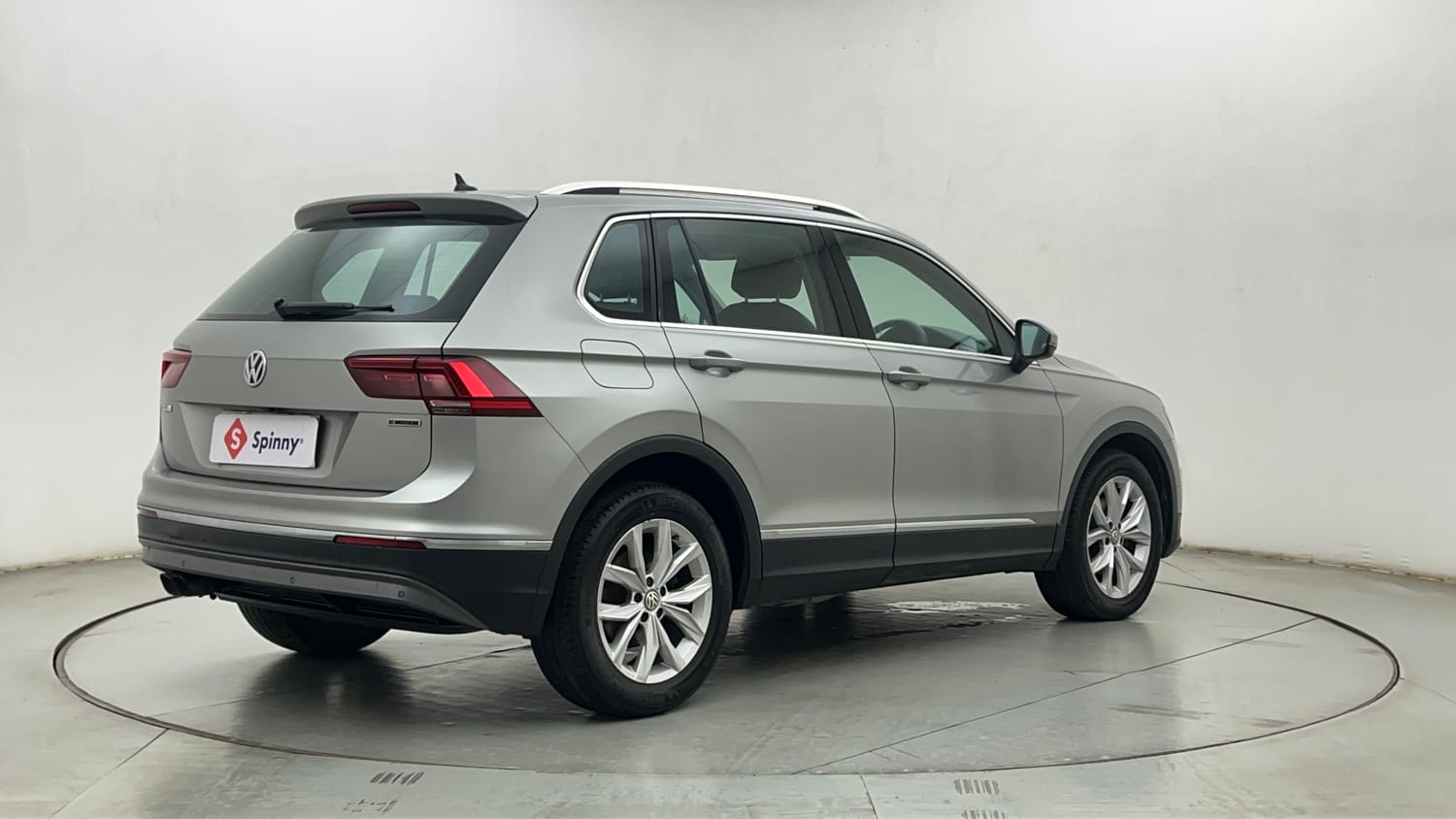Volkswagen Tiguan Exterior Images