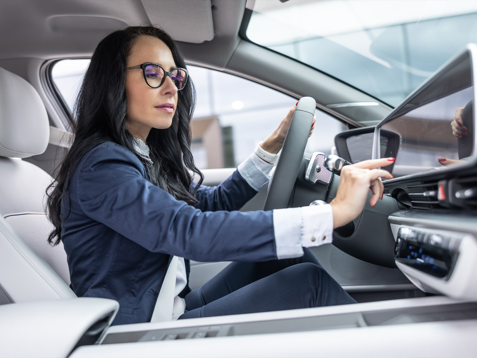 woman driver dashboard car automotive autonomous automated driving